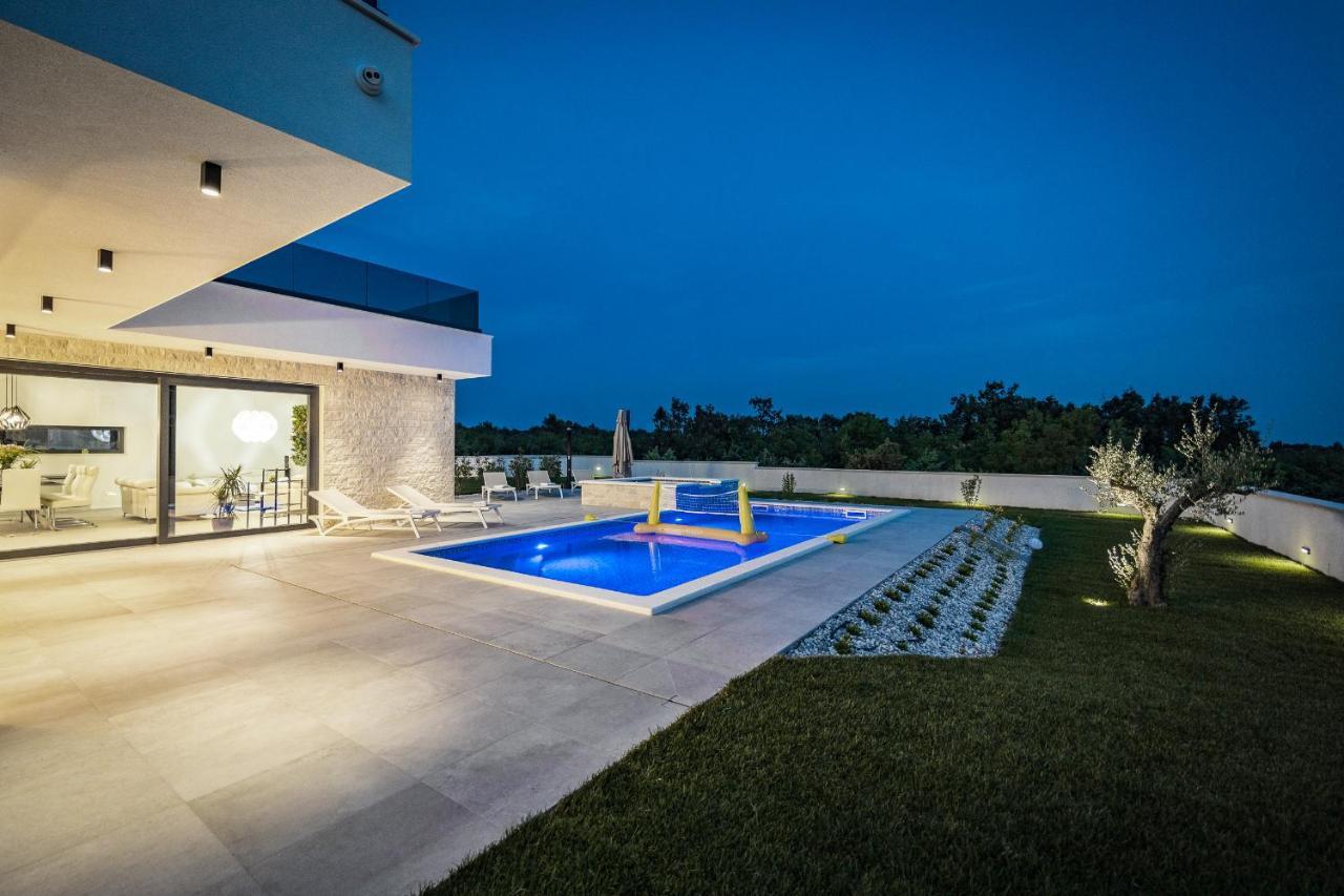 Villa Maem Pula Exterior photo